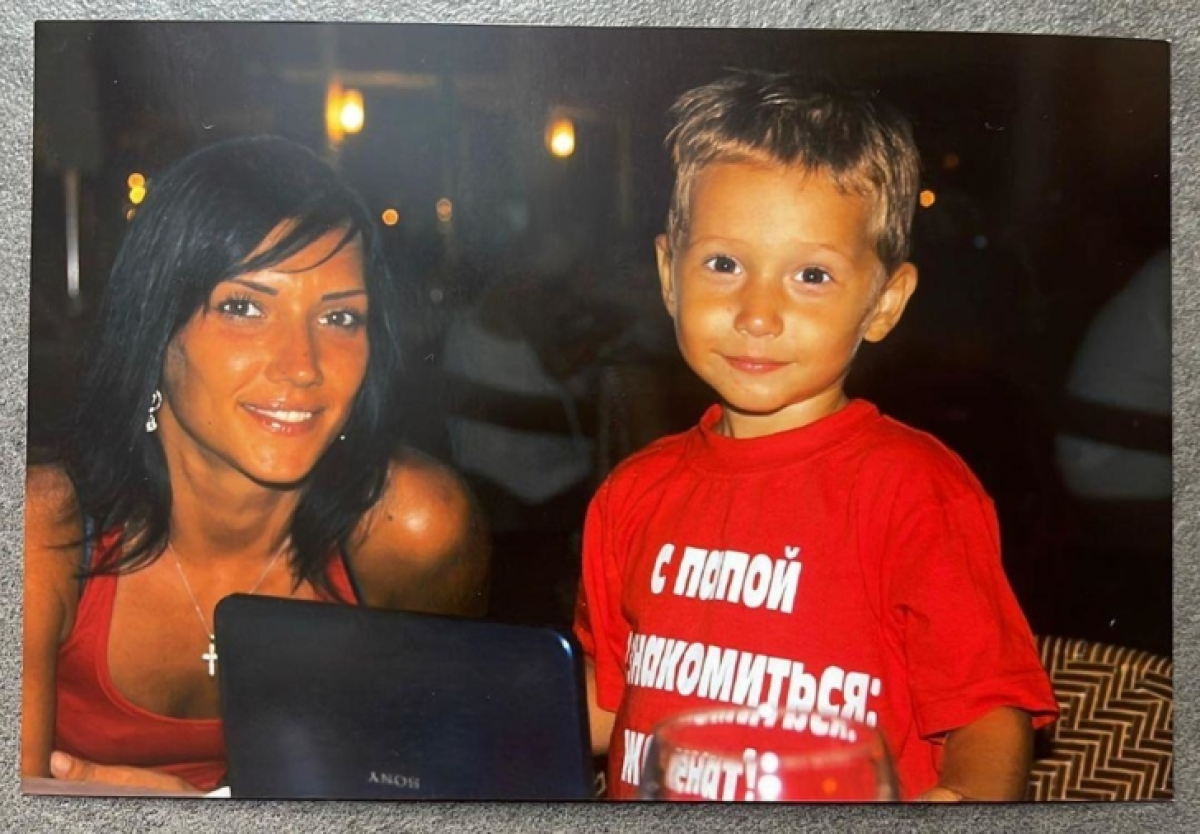 Первая жена Курбана Омарова Алла с сыном Омаром