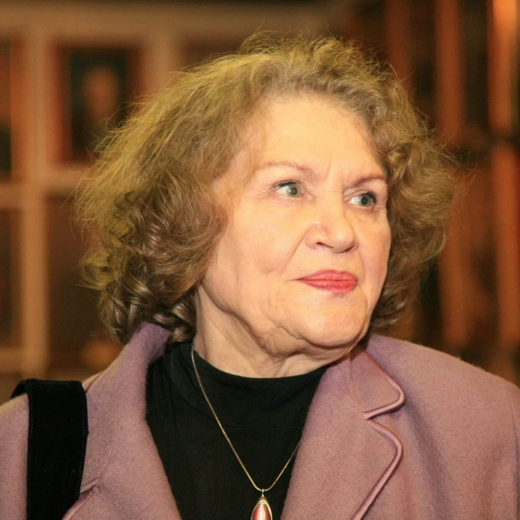 Ліна Костенко Біографія: життєвий шлях, творчість та вплив